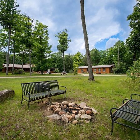 Madawaska Lodge-Cottage Buitenkant foto